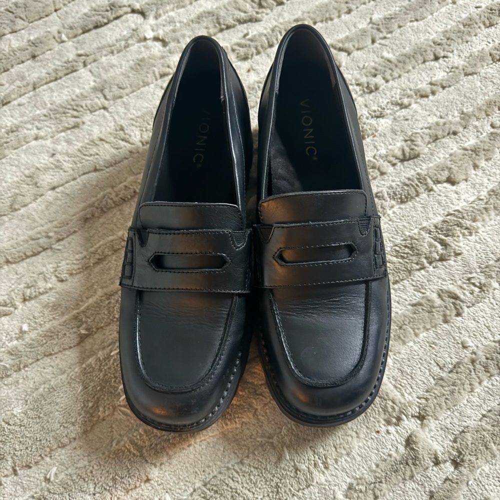 Vionic Women's Black Leather Fillmore Loafers
